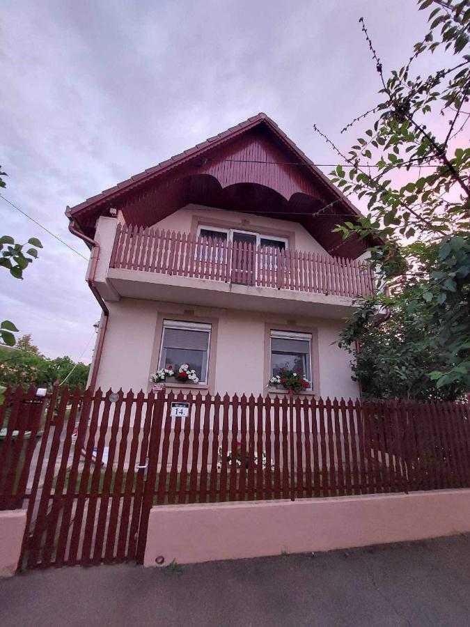 Almos Vendeghaz Apartment Hajduszoboszlo Luaran gambar